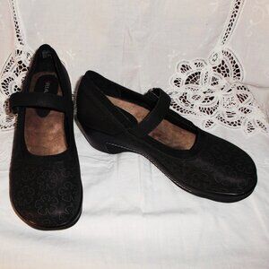 Womens RIALTO Visalia Black Mary Jane Floral Shoes- Sz 7.5 M - Adj Strap - NWOT